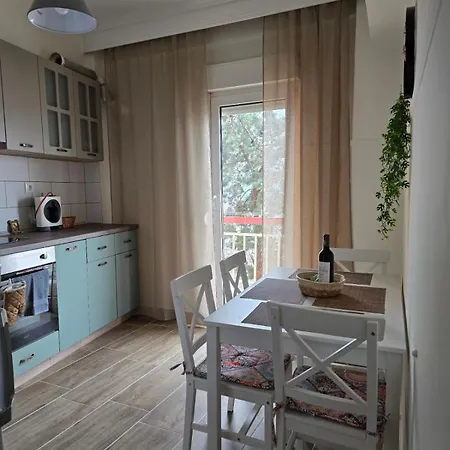 Cozy New 2 Bedrooms For 4 People Thessaloniki